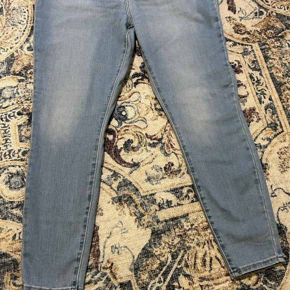 Levi’s Signature Mid Rise Skinny Jeans - Picture 7 of 10